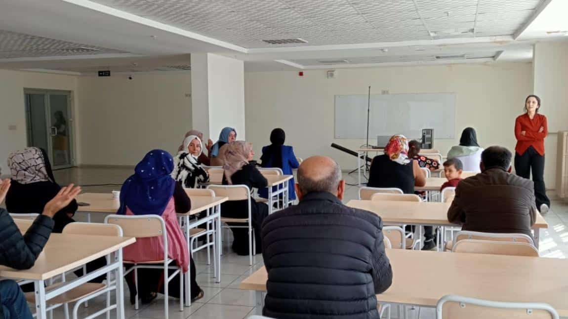 Başarının Arttırılmasında Ailenin Rolü Semineri