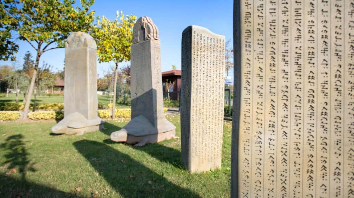 Türkçe'nin Bilinen İlk Yazılı Metinleri Orhun Yazıtları